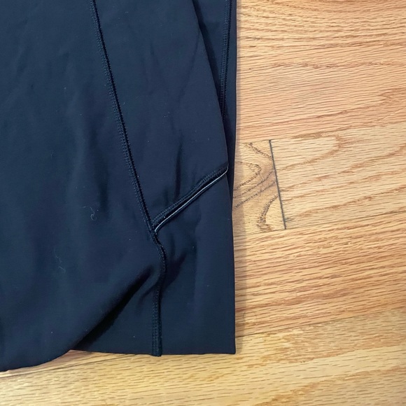 Lululemon Black Leggings 28” Length Size 4 With Pockets and Reflective Parts - Picture 3 of 9